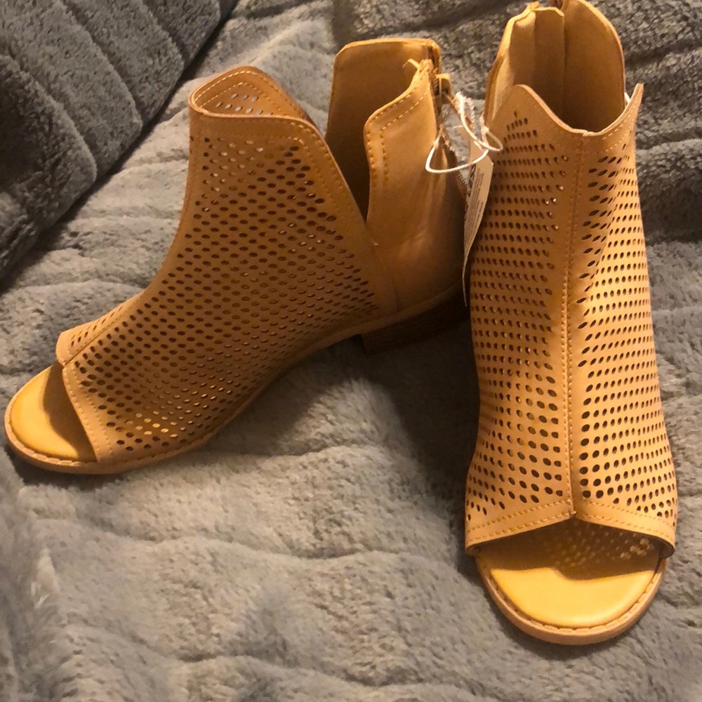 Girls shoes
